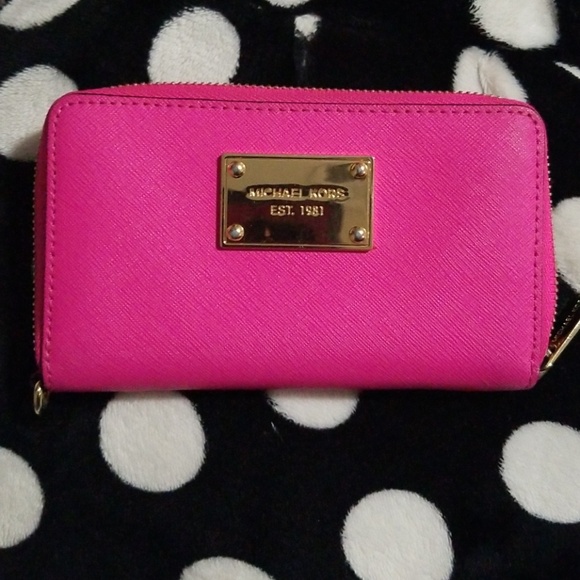 Michael Kors Wristlet wallet - Picture 1 of 5